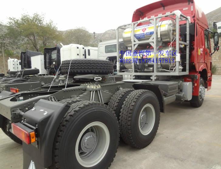 供應豪沃LNG牽引車-牽引車