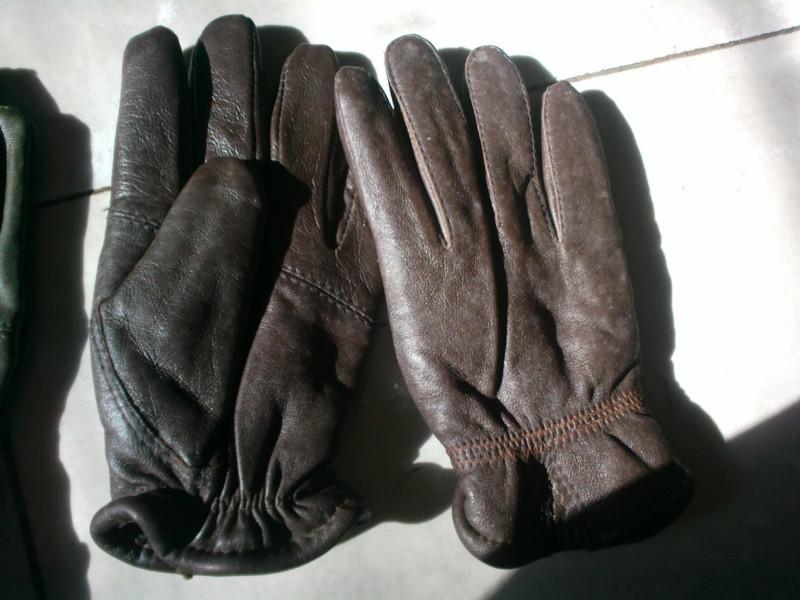 供應(yīng)皮手套.老羊皮手套