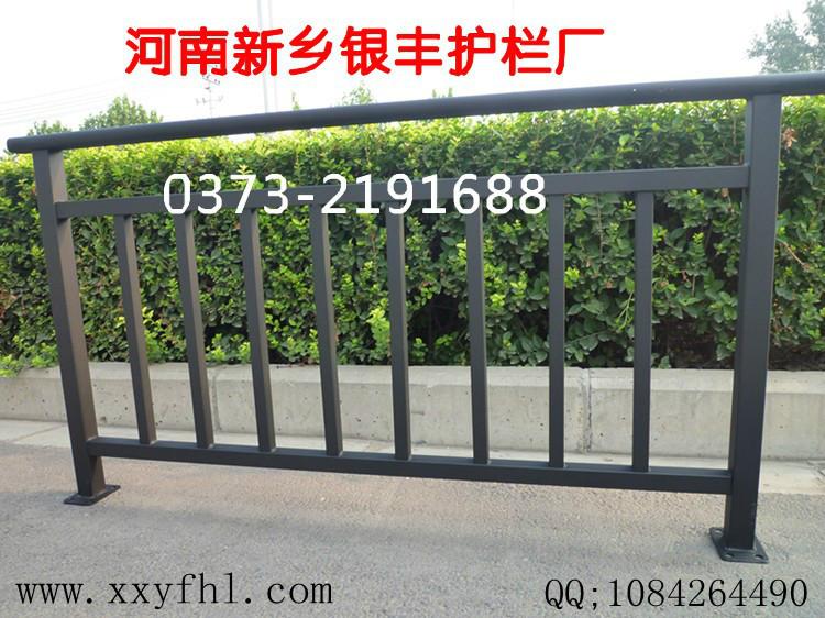 小區(qū)樓盤鋅鋼陽臺護欄生產基地圖片