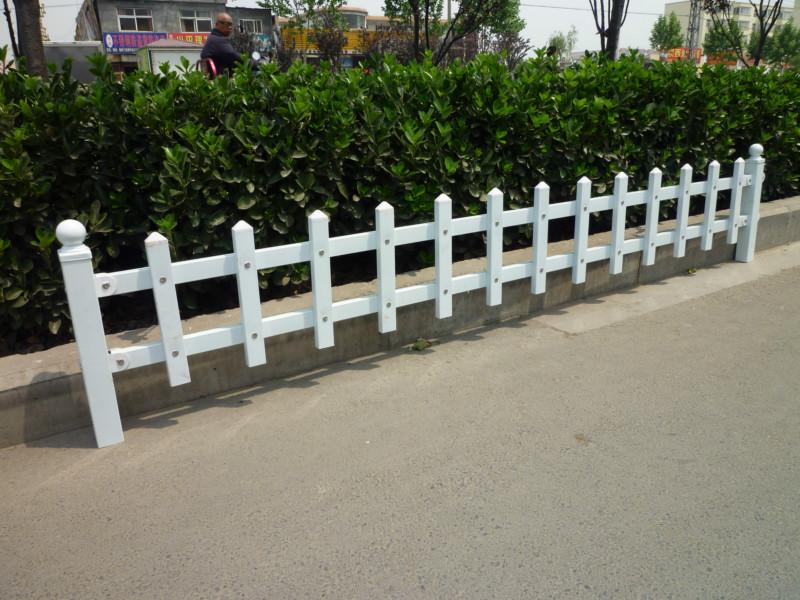 供應(yīng)河南鐵藝花壇護(hù)欄鐵藝花壇護(hù)欄道路花壇護(hù)欄