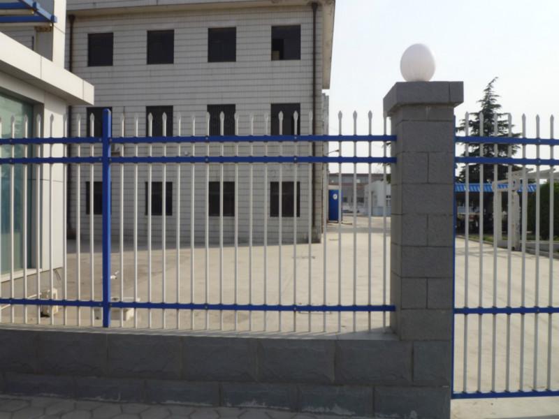 供應圍欄廠家直銷廠區(qū)圍欄住宅圍欄