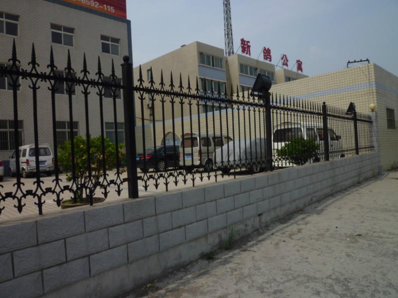 供應(yīng)河南新鄉(xiāng)熱鍍鋅小區(qū)住宅柵欄