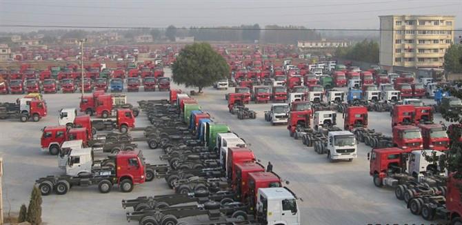 供應(yīng)豪沃國四牽引車報價ZZ4257N3247D1豪沃6×4牽引車