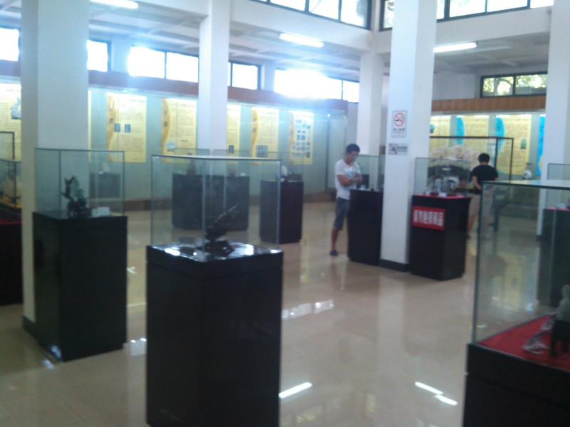 供應佛山*的紅酒展柜在哪