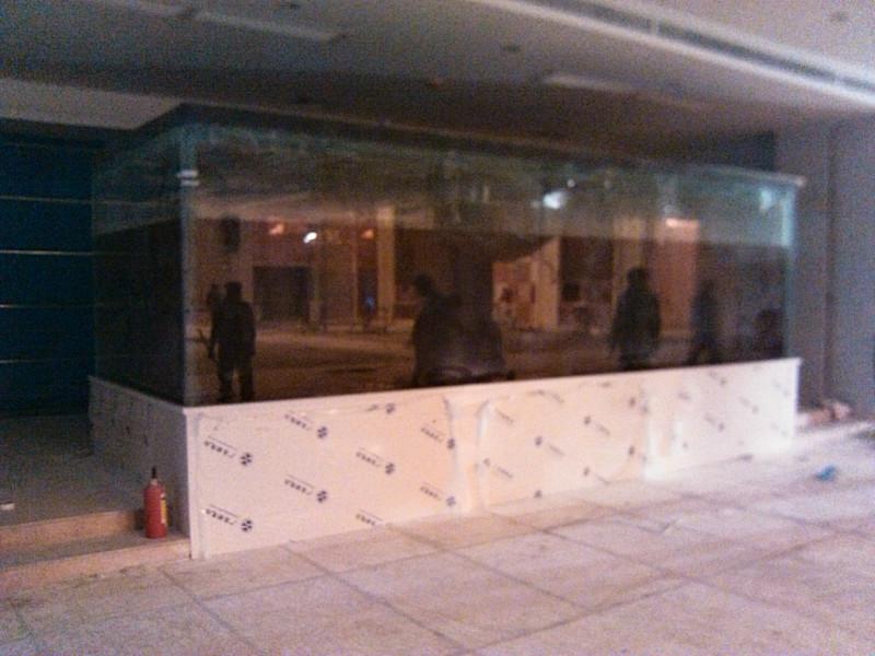 供應(yīng)大型亞克力水族箱/大型魚缸/生產(chǎn)廠家