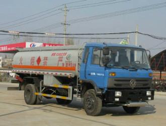 17方東風(fēng)153運(yùn)油車圖片