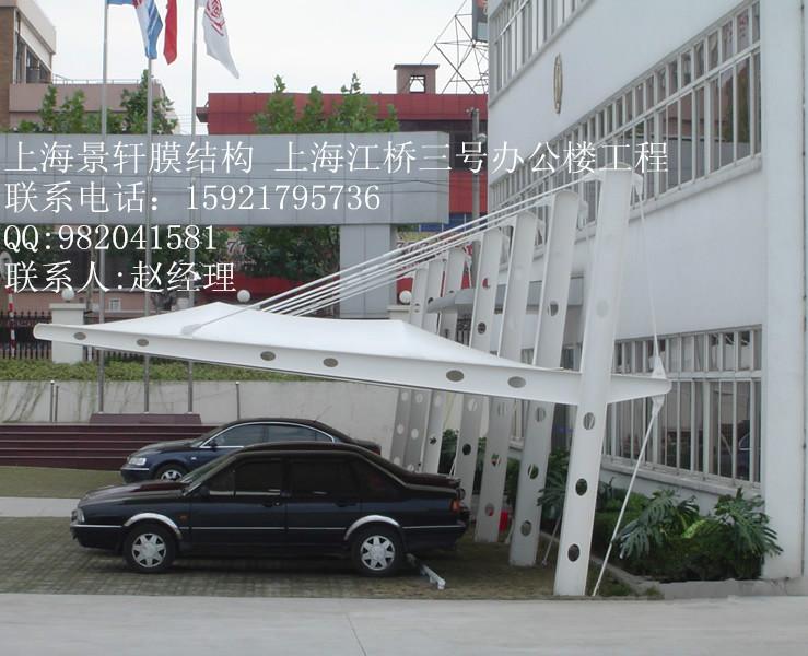 啟東市*的PVC膜布PVDF遮陽膜材供應(yīng)商  專業(yè)制作膜結(jié)構(gòu)停車棚