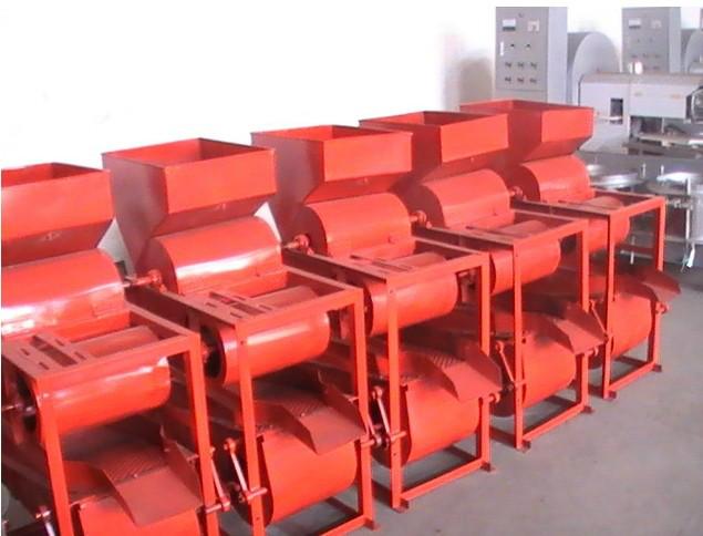 供應(yīng)小型花生剝殼機