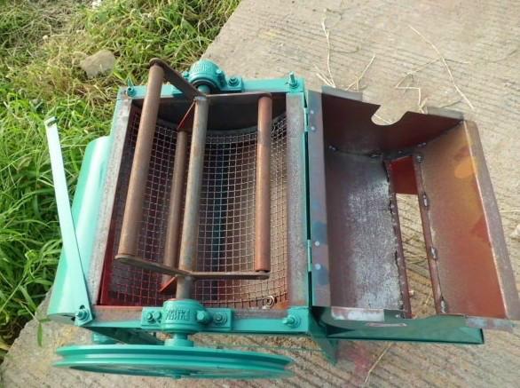 供應(yīng)小型花生剝殼機