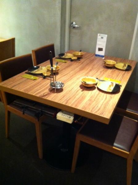 供應餐廳桌椅/餐桌椅擺放/餐廳桌椅廠家批發(fā)/聚焦美