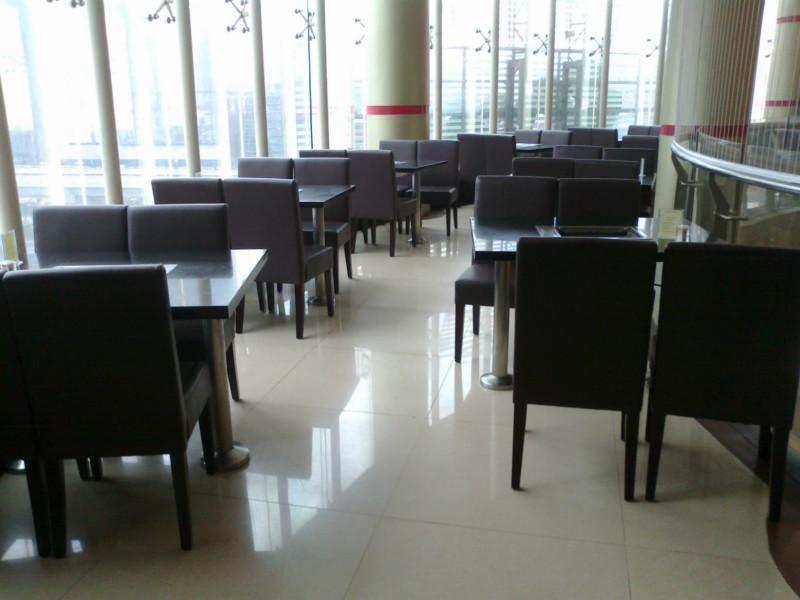 供應餐廳桌椅/餐桌椅擺放/餐廳桌椅廠家批發(fā)/聚焦美