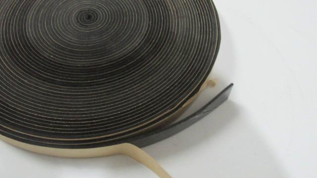 供應(yīng)河北單面粘膠發(fā)泡橡膠條