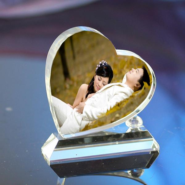 愛情結(jié)婚紀(jì)念品定做深圳水晶獎(jiǎng)杯獎(jiǎng)牌廠家深圳水晶紀(jì)念品定制