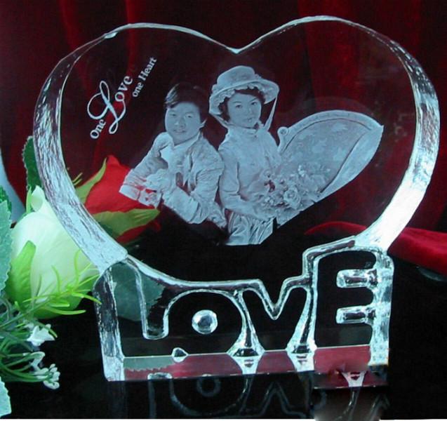 愛情結(jié)婚紀(jì)念品定做深圳水晶獎(jiǎng)杯獎(jiǎng)牌廠家深圳水晶紀(jì)念品定制