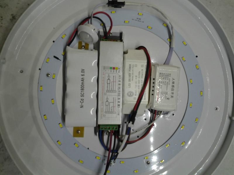 供應(yīng)深圳聲光控LED吸頂燈報價