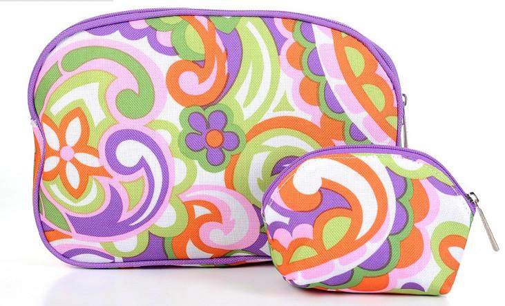 供應(yīng)2013*款的半圓化妝包批發(fā)