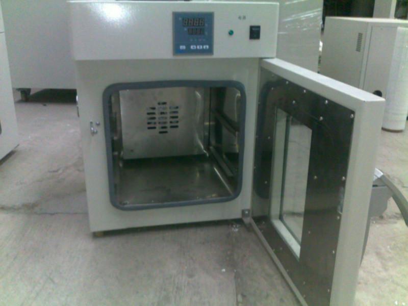 電熱鼓風(fēng)干燥箱制造商圖片