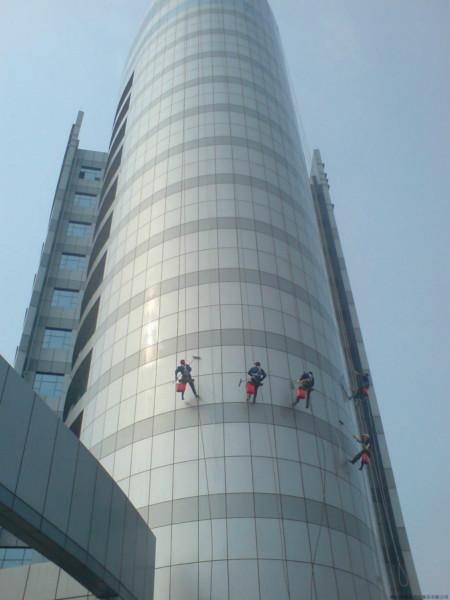 昆明幕墻玻璃清洗*家潔士，聯(lián)系，徐經(jīng)理 15388844436