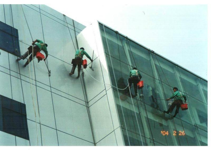 昆明幕墻玻璃清洗*家潔士，聯(lián)系，徐經(jīng)理 15388844436