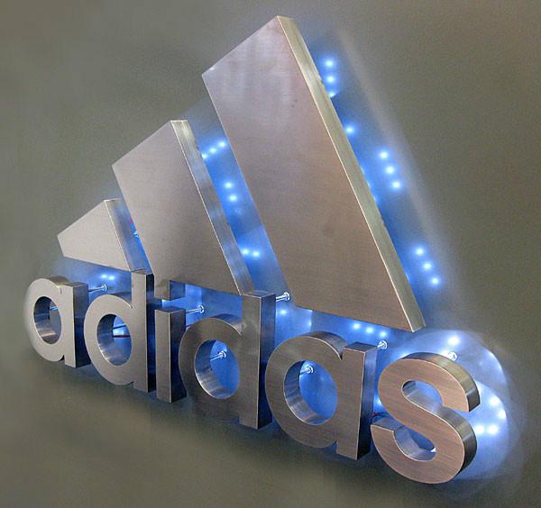 供應(yīng)河南發(fā)光字加工廠家-吸塑字便宜