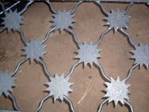 供應(yīng)成都梅花刺片隔離網(wǎng)