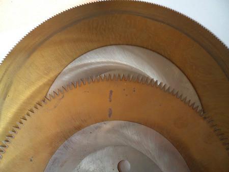 供應(yīng)東莞阿波羅切鐵管高速鋼鋸片批發(fā)商 鋒利耐用無毛刺切鐵棒用高速鋼鋸片