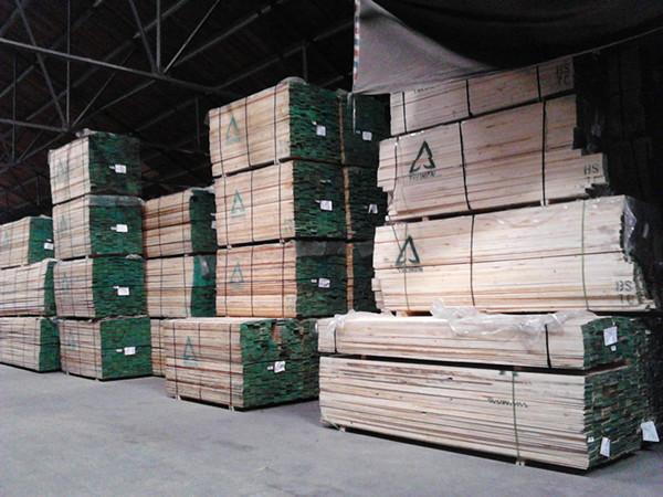 供應(yīng)進(jìn)口智力輻射松無節(jié)板材