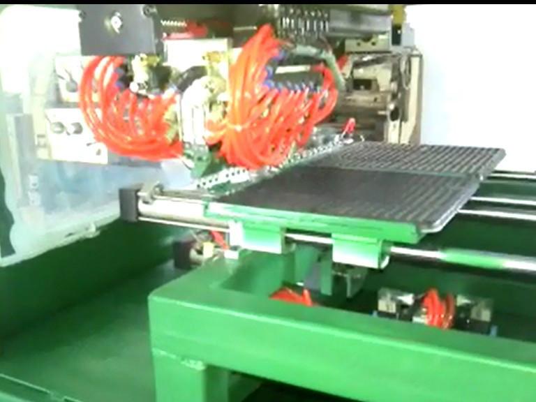 供應(yīng)電子產(chǎn)品微小產(chǎn)品自動裝盤機