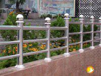 供應(yīng)深圳恒鑫制作各種陽臺護(hù)欄活動護(hù)欄 庭院護(hù)欄