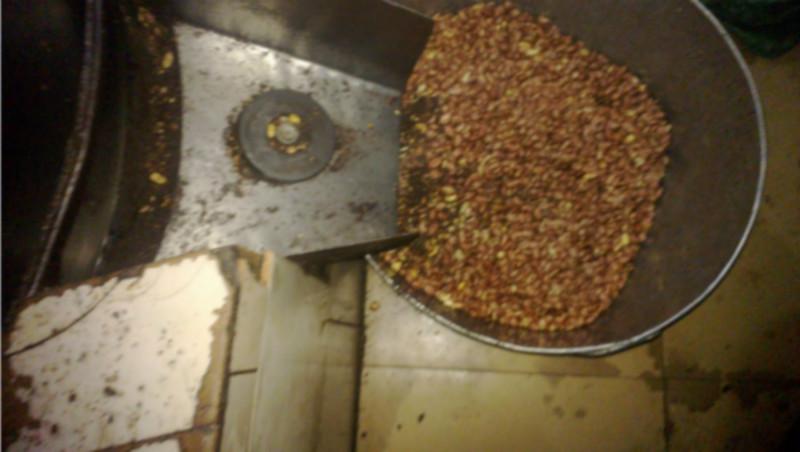 供應(yīng)古法小榨花生油