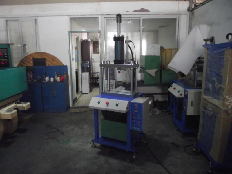 廠家供應(yīng) 3噸氣液增壓沖床