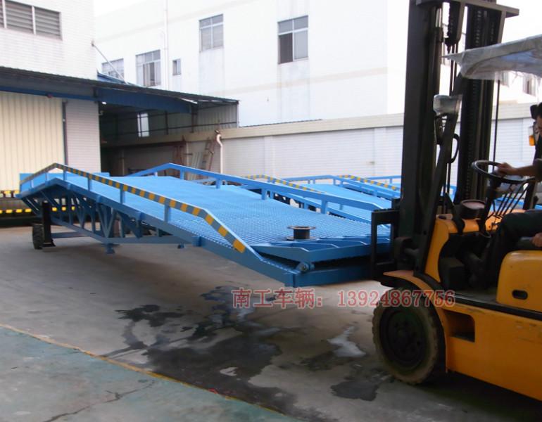 8噸移動式登車橋