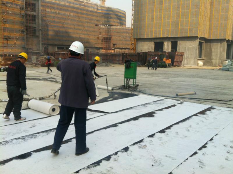 供應非固化液體橡膠瀝青噴涂屋頂*材料