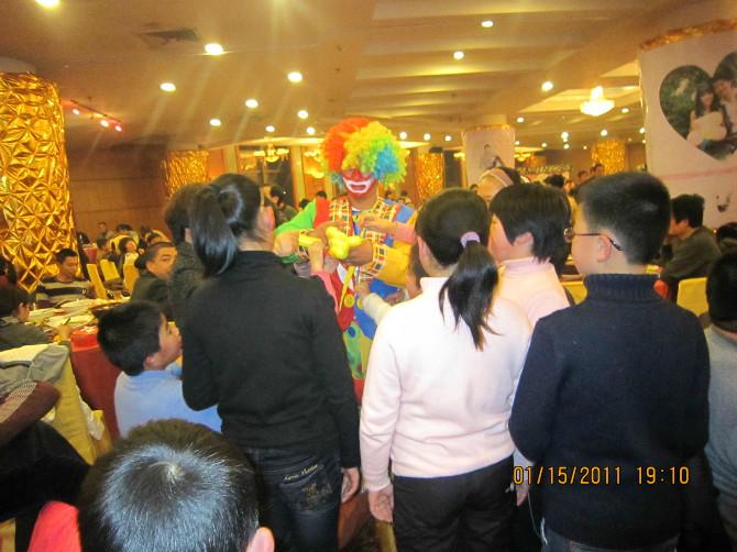 供應(yīng)氣球策劃，小丑演出，寶寶宴會(huì)