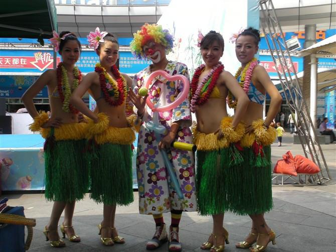 供應(yīng)卡通形象迎賓人物