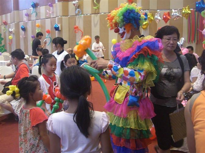 供應(yīng)深圳魔術(shù)氣球表演，小丑*，小丑演出