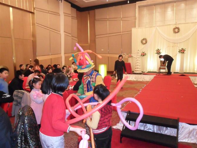 供應(yīng)深圳滑稽小丑表演，魔術(shù)氣球表演