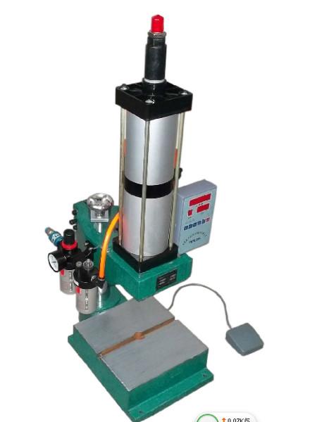 供应弓型C型单柱气动铆压机1-1.5吨图片