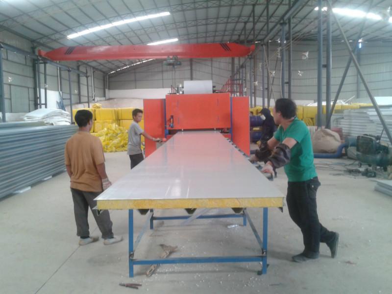 供應(yīng)昆明市官渡區(qū)玻璃棉彩鋼復(fù)合板報(bào)價(jià)