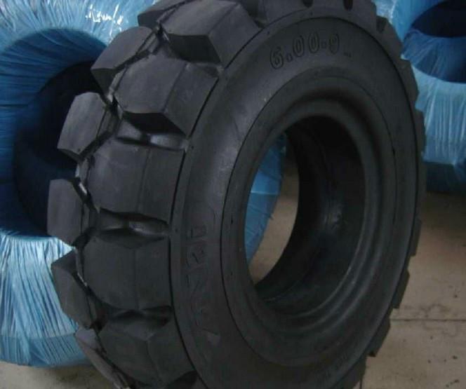 供應(yīng)實心輪胎10-16.5