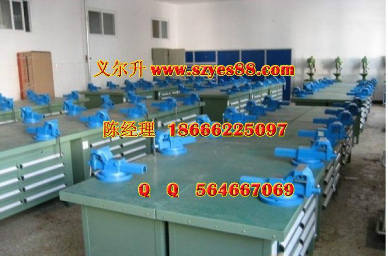 供應(yīng)鉗工桌訂做 鉗工桌生產(chǎn)廠家價(jià)格