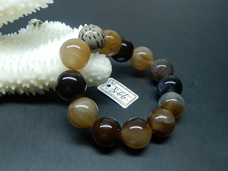 供應(yīng)西安樹化玉手鏈佛珠玉石手串