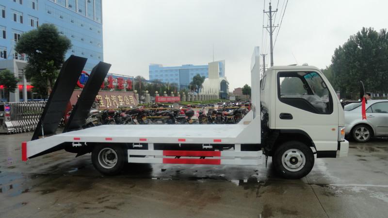 供應(yīng)東風(fēng)*平板挖機(jī)拖車