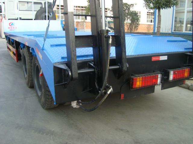供應(yīng)新型*后八平板運輸車