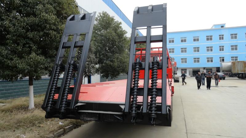 供應(yīng)楚風(fēng)單橋挖機(jī)平板運(yùn)輸車(chē)HQG5130TPB