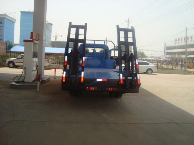 供應(yīng)東風(fēng)勁卡小型挖機(jī)運(yùn)輸車