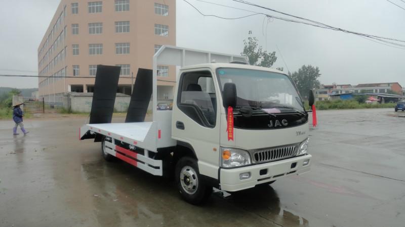 供應(yīng)東風(fēng)*平板挖機(jī)拖車