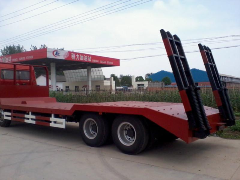 楚風(fēng)后八輪平板運(yùn)輸車2013圖片
