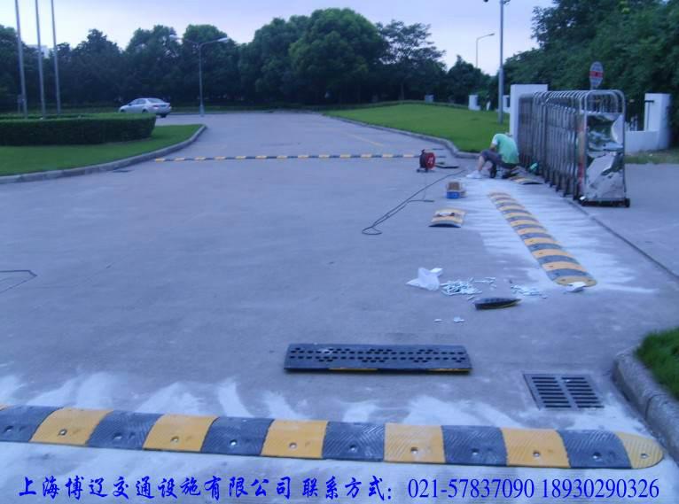 供應(yīng)減速帶多少錢1米-橡膠減速帶多少錢1米-鑄鋼減速帶多少錢1米