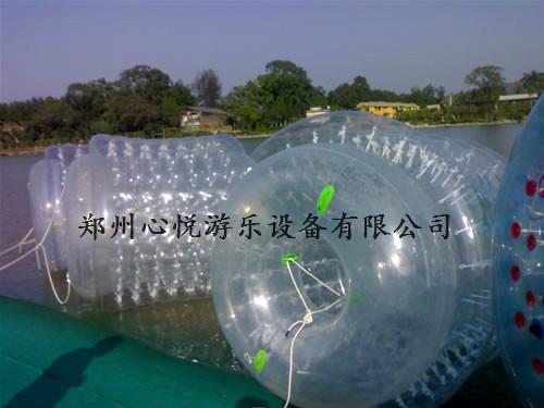 供應(yīng)水上滾筒PVC材料兒童水上樂園充氣滾筒球玩具
